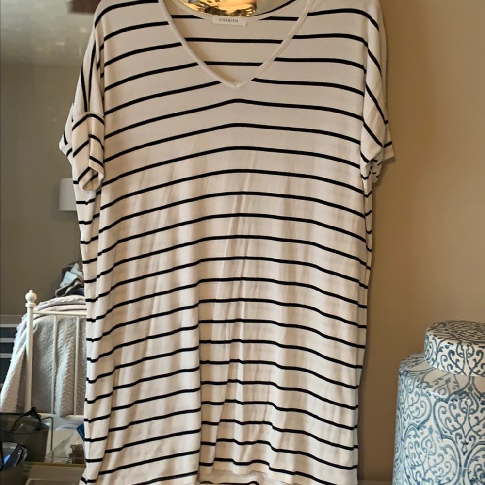 Black and white stripped tee